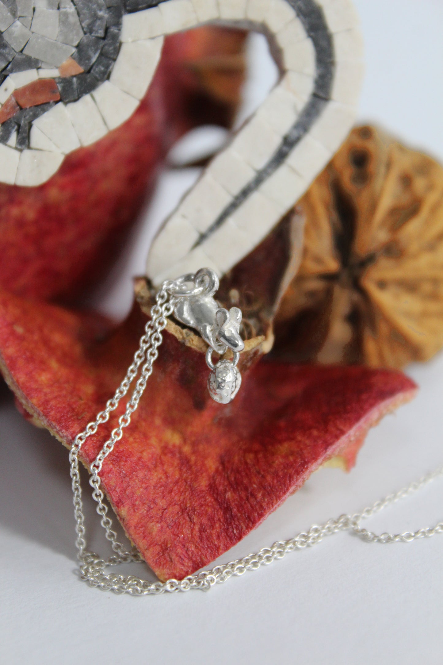 Collana TOPO CON NOCE